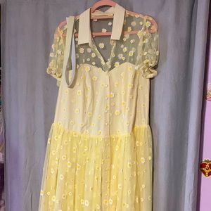 Unique Vintage Yellow Daisy Dress